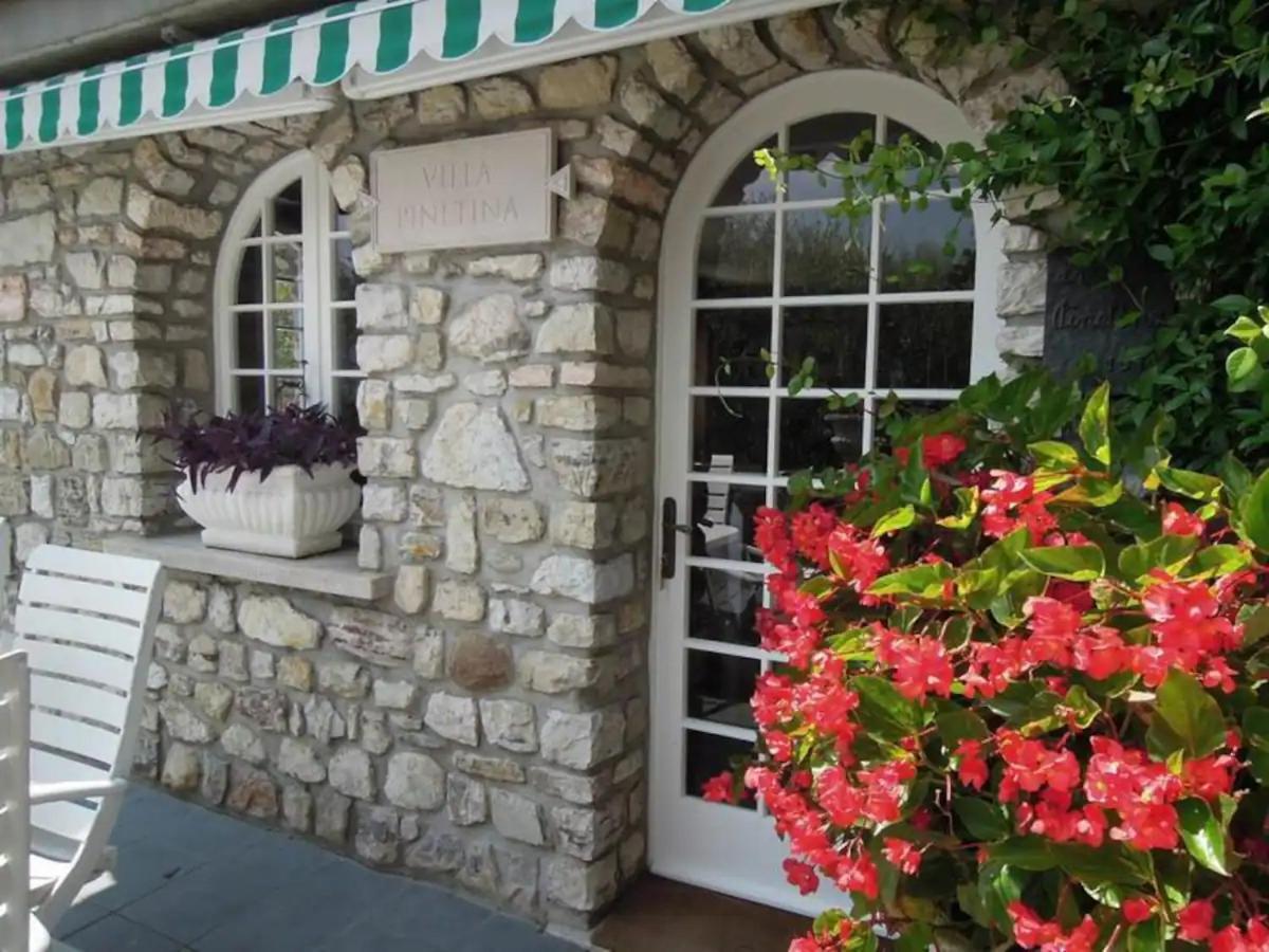 Villa Pinetina Гарняно Екстериор снимка