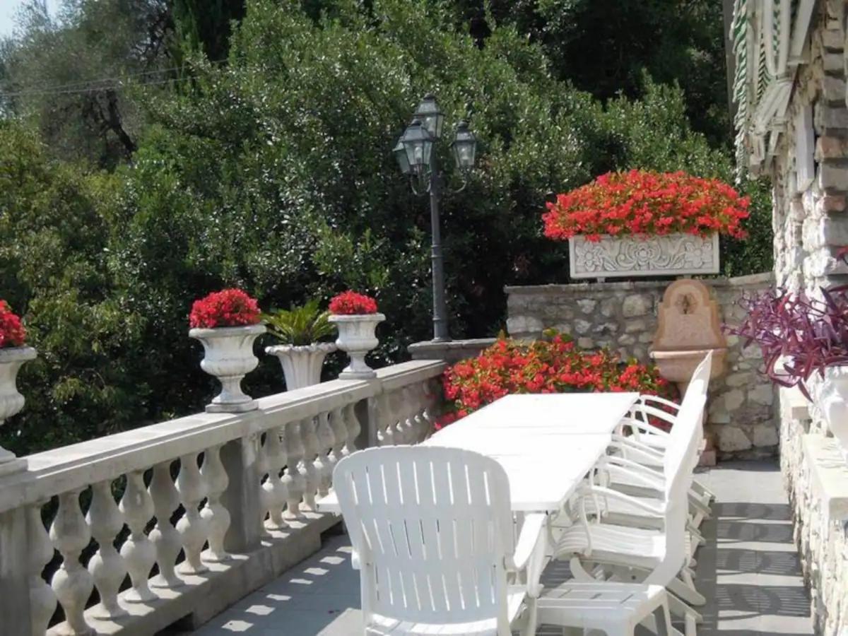 Villa Pinetina Гарняно Екстериор снимка