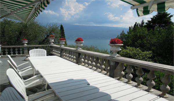 Villa Pinetina Гарняно Екстериор снимка